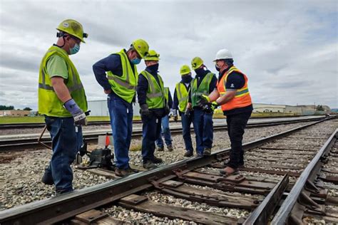 railroad safety training for contractors.